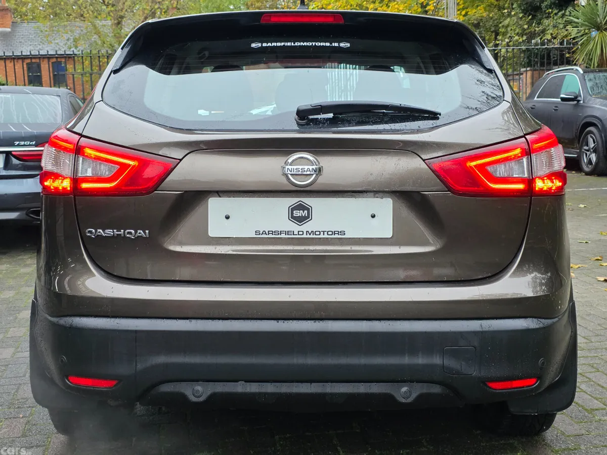 Nissan Qashqai Hatchback, Petrol, 2015, Brown