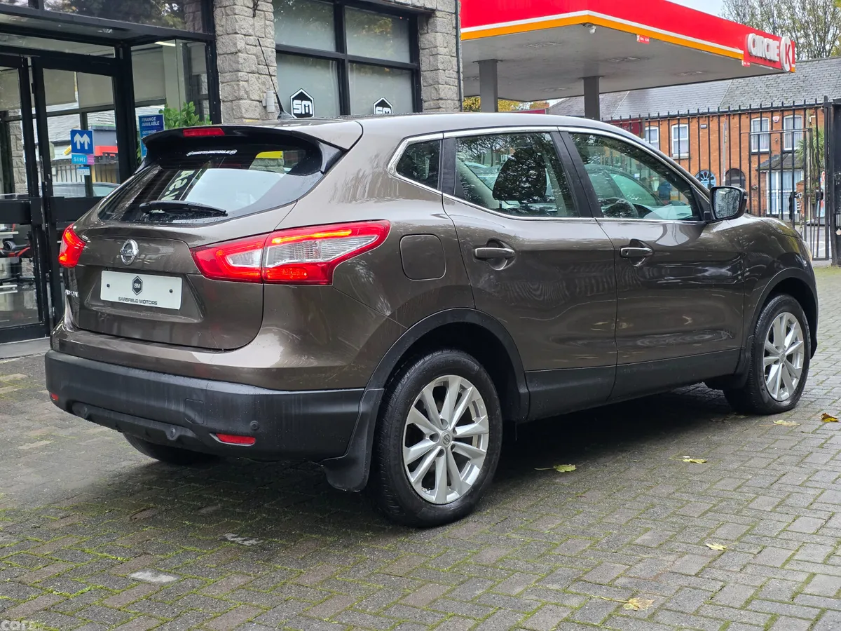 Nissan Qashqai Hatchback, Petrol, 2015, Brown