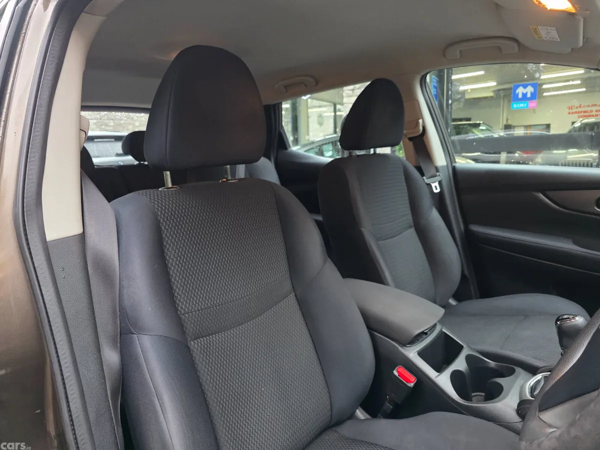 Nissan Qashqai Hatchback, Petrol, 2015, Brown