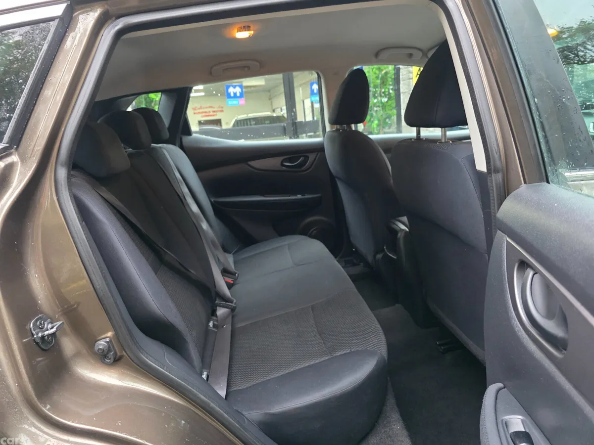 Nissan Qashqai Hatchback, Petrol, 2015, Brown