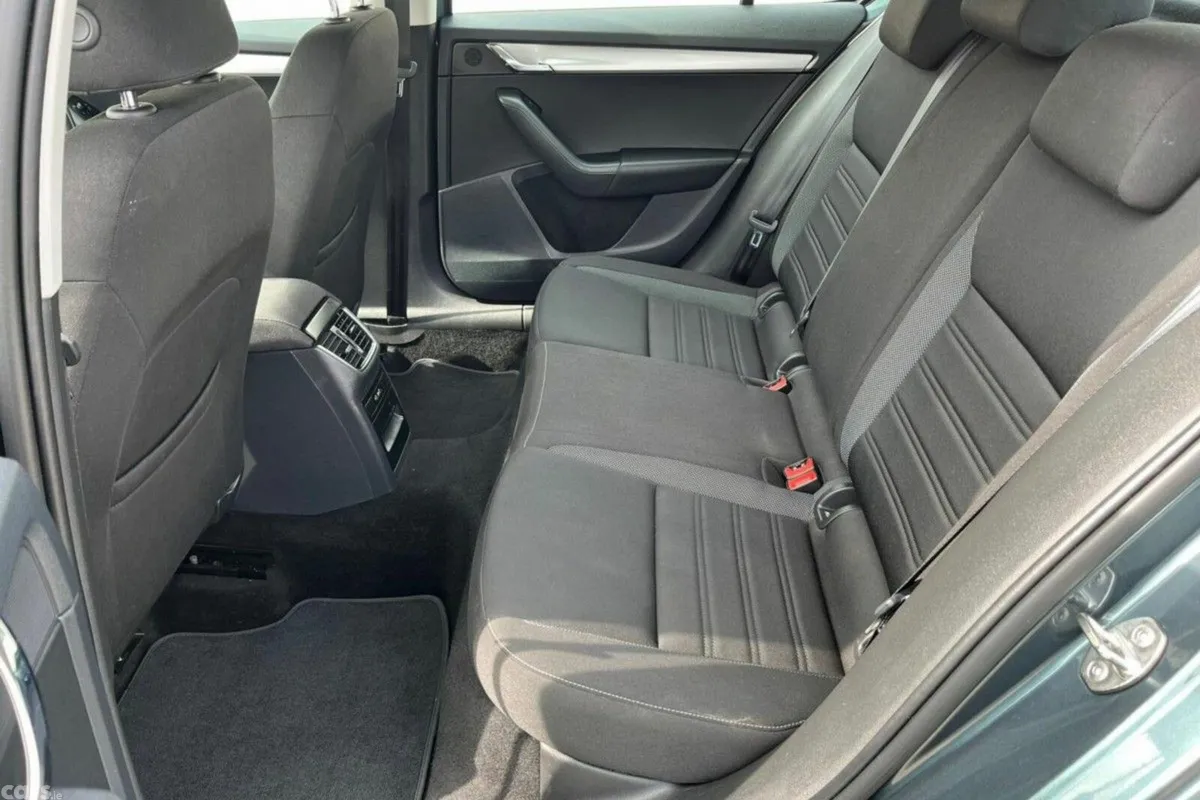 Skoda Octavia Saloon, Petrol, 2021, Grey