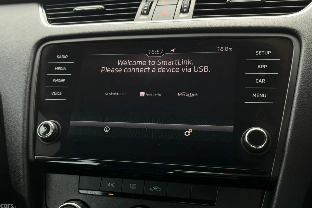 Skoda Octavia Saloon, Petrol, 2021, Grey