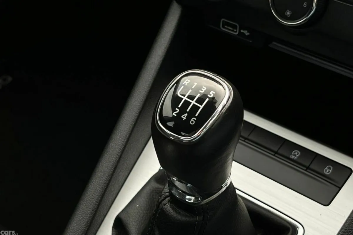 Skoda Octavia Saloon, Petrol, 2021, Grey