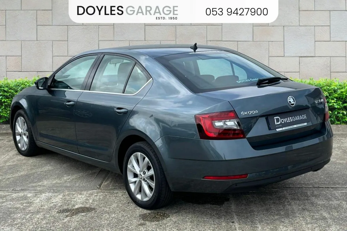 Skoda Octavia Saloon, Petrol, 2021, Grey