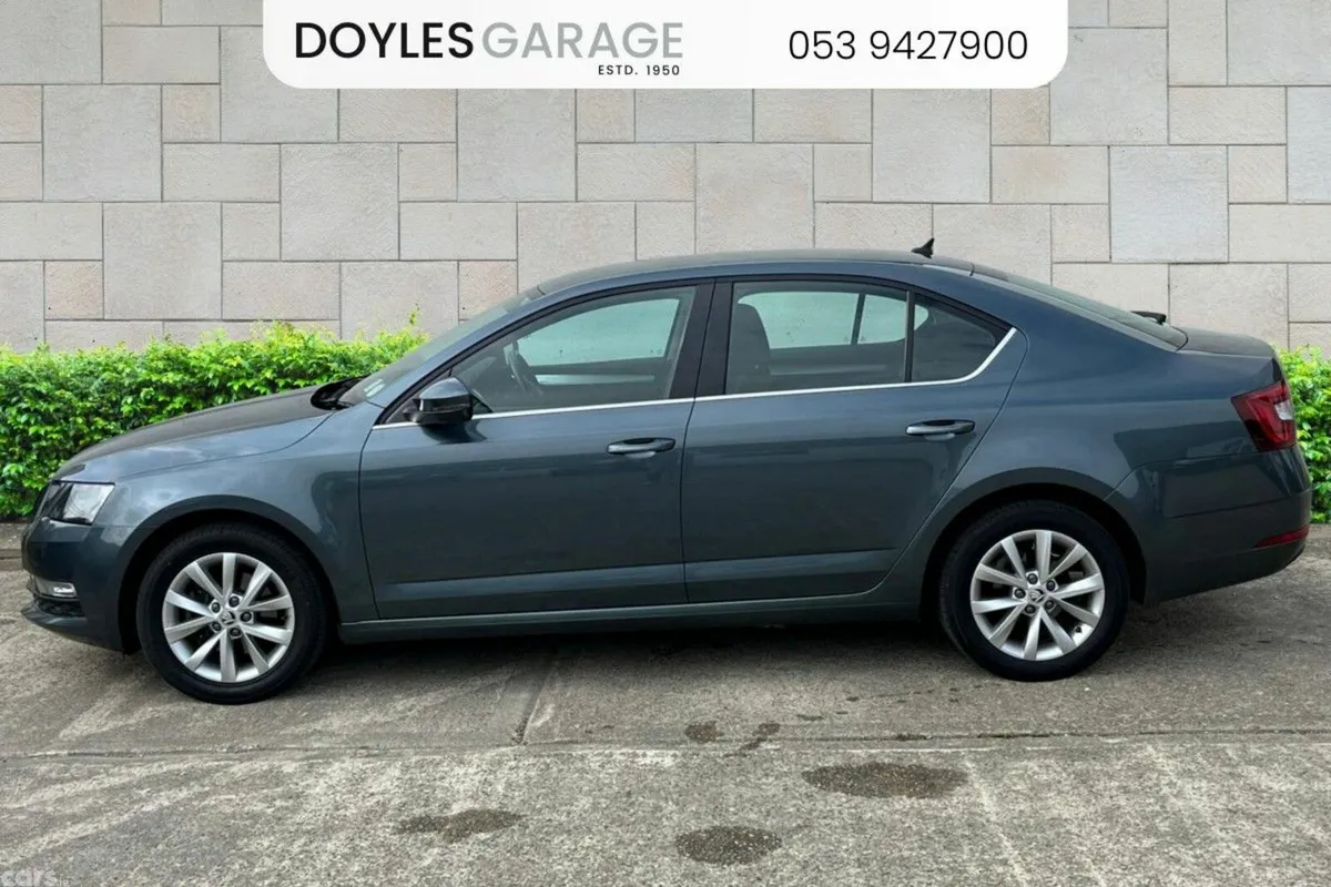 Skoda Octavia Saloon, Petrol, 2021, Grey