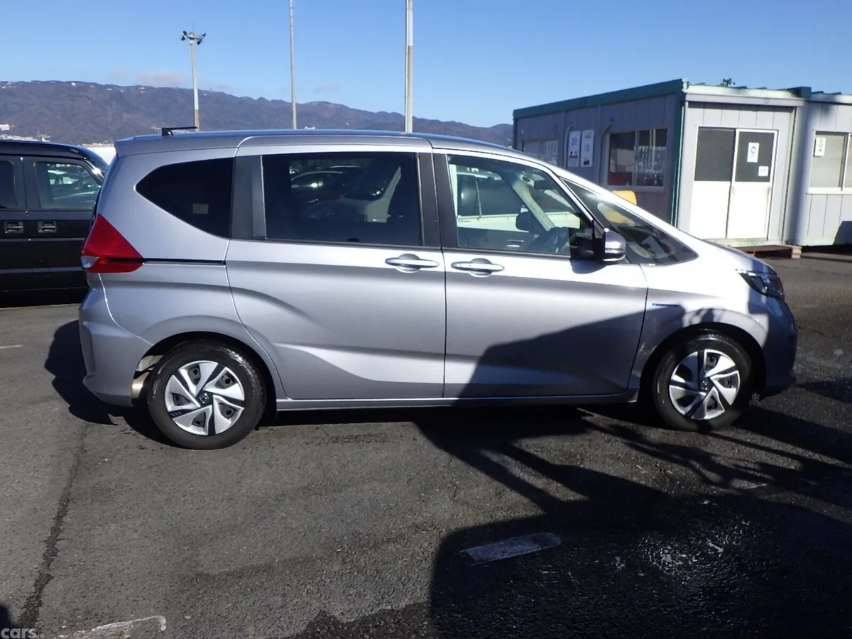 Honda Freed MPV, Petrol Hybrid, 2017, Silver