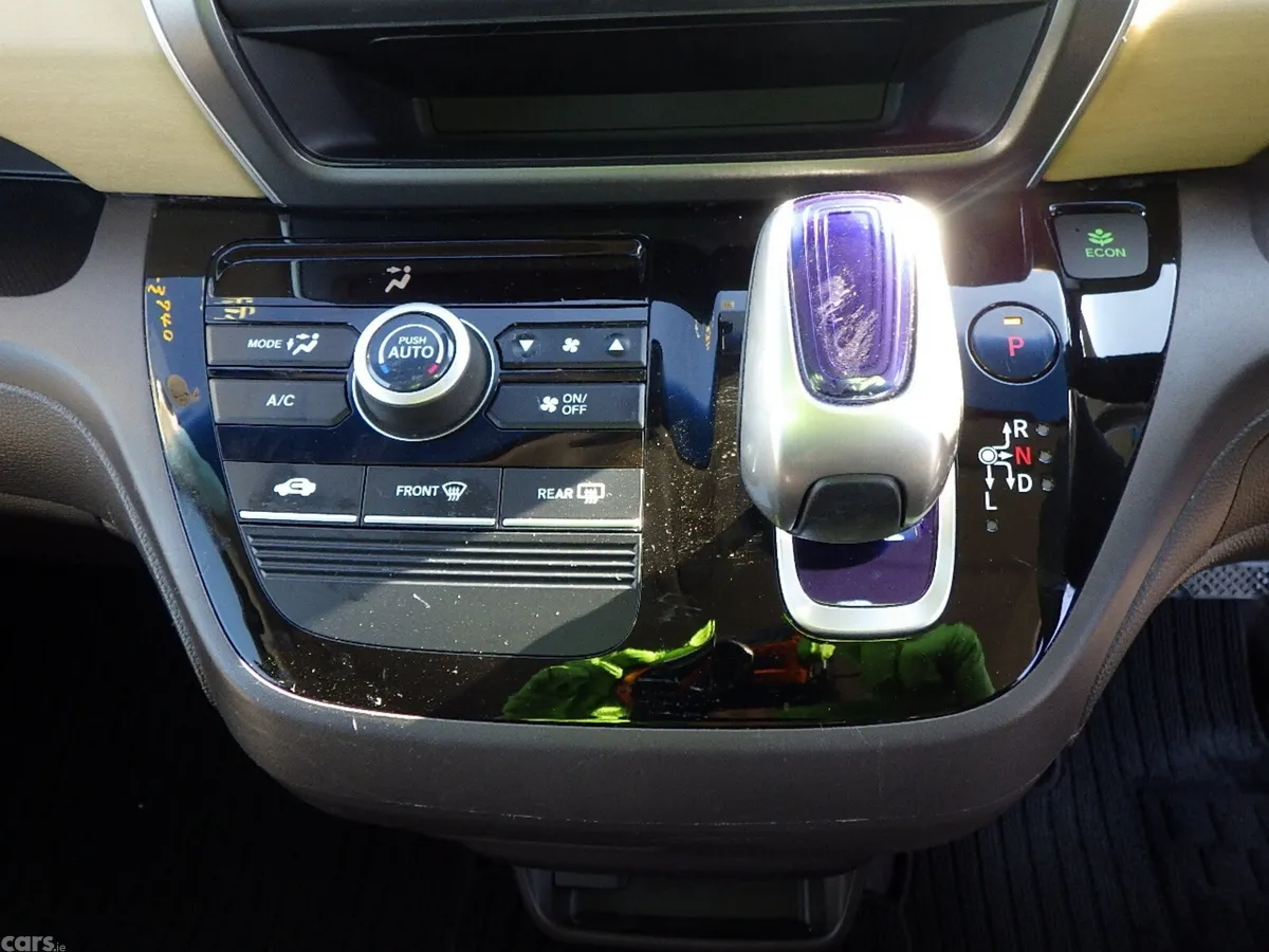 Honda Freed MPV, Petrol Hybrid, 2017, Silver