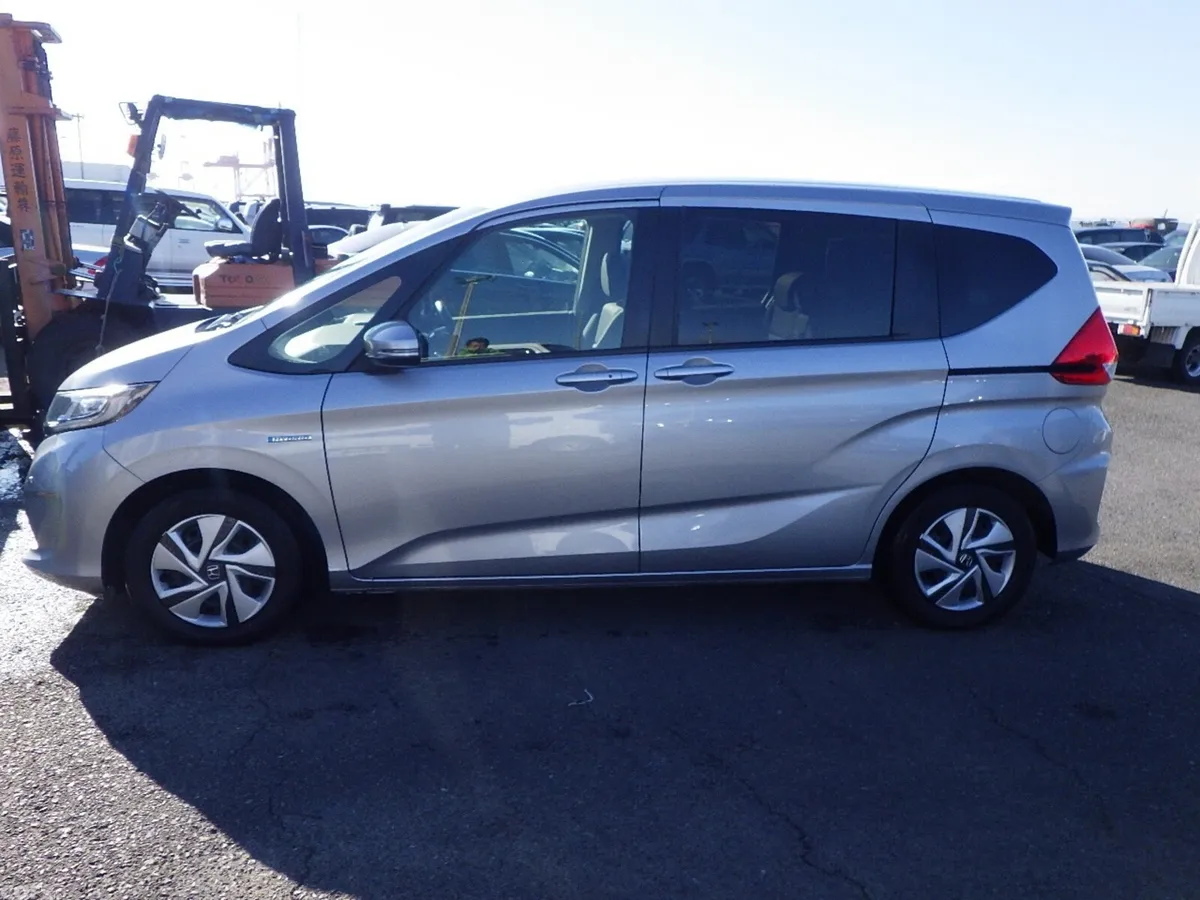 Honda Freed MPV, Petrol Hybrid, 2017, Silver