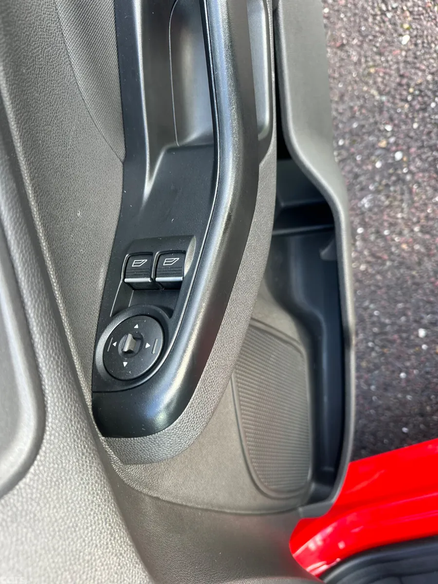 Ford Fiesta Hatchback, Diesel, 2016, Red