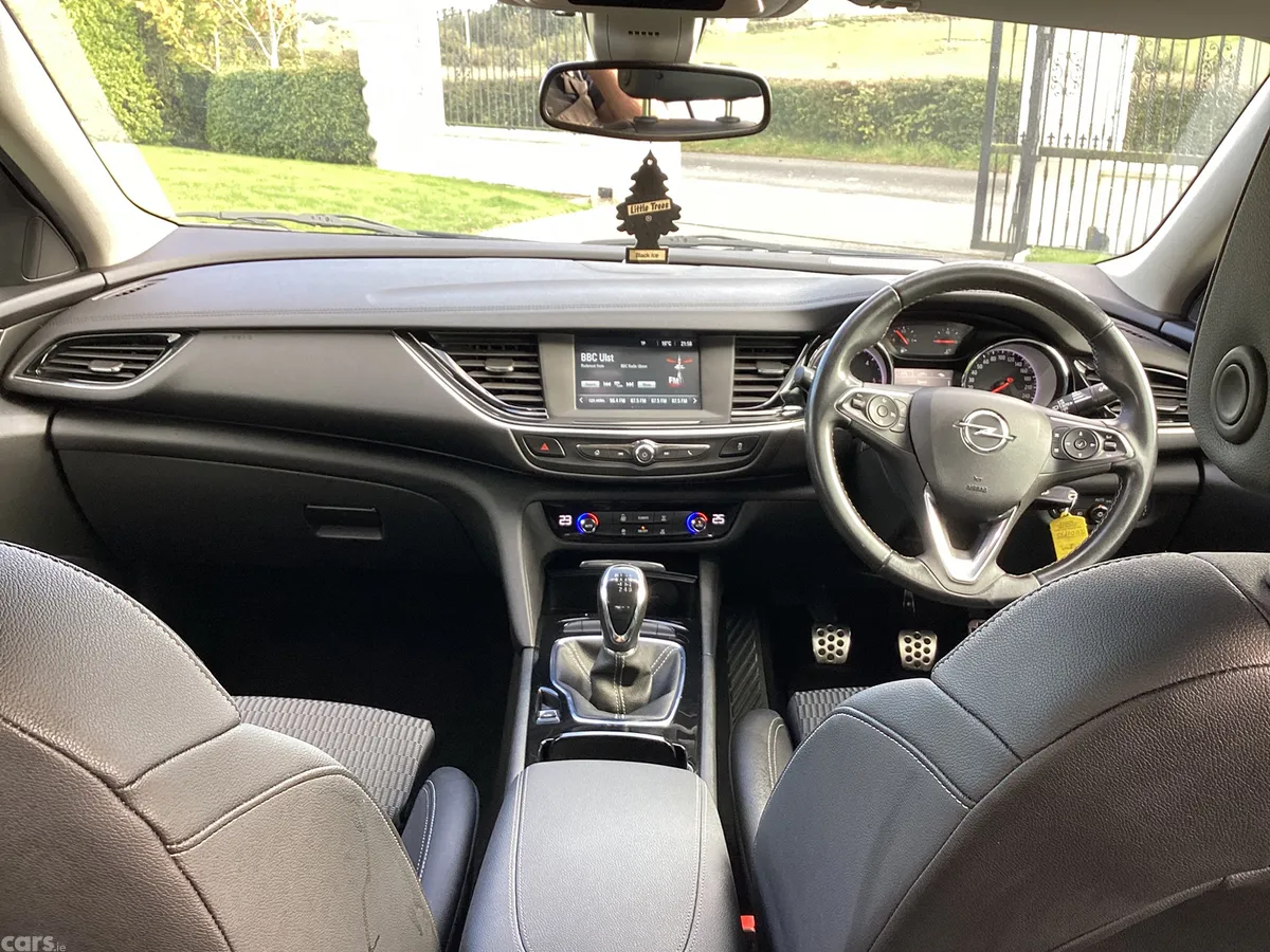 Opel Insignia Hatchback, Diesel, 2021, Grey