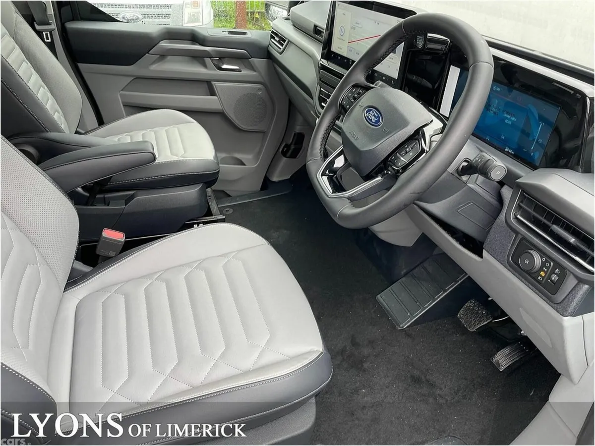 Ford Tourneo MPV, Petrol Plug-in Hybrid, 2026, Black
