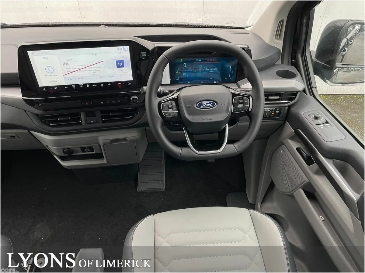 Ford Tourneo MPV, Petrol Plug-in Hybrid, 2026, Black