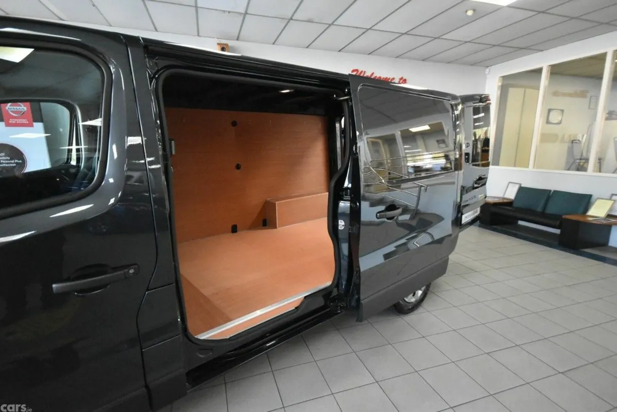 Nissan Primastar MPV, Diesel, 2026, Grey
