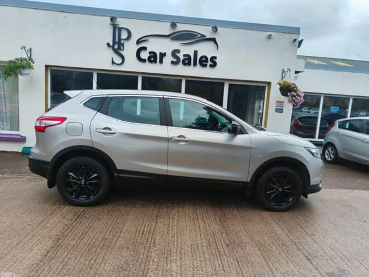 Nissan Qashqai SUV, Diesel, 2015, Silver