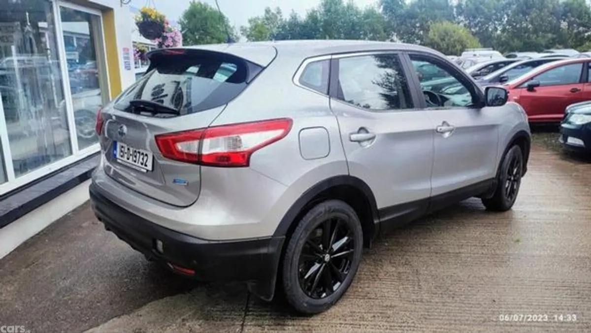 Nissan Qashqai SUV, Diesel, 2015, Silver