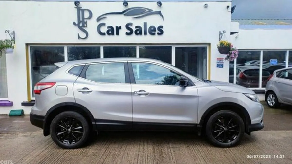 Nissan Qashqai SUV, Diesel, 2015, Silver