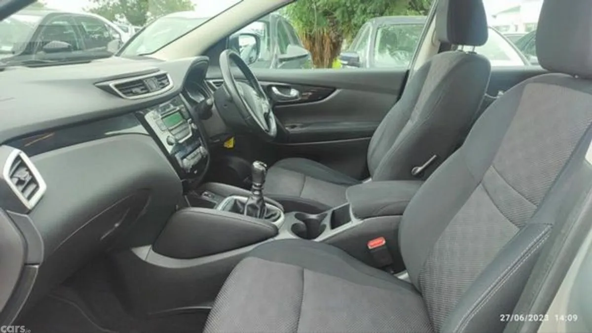 Nissan Qashqai SUV, Diesel, 2015, Silver