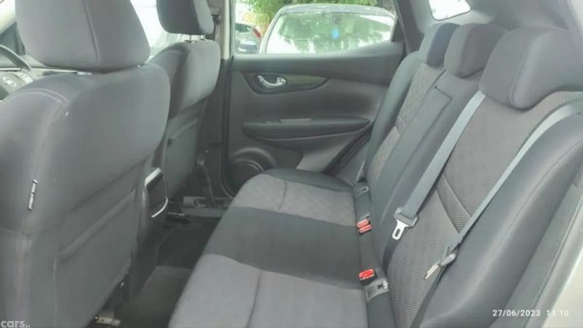 Nissan Qashqai SUV, Diesel, 2015, Silver