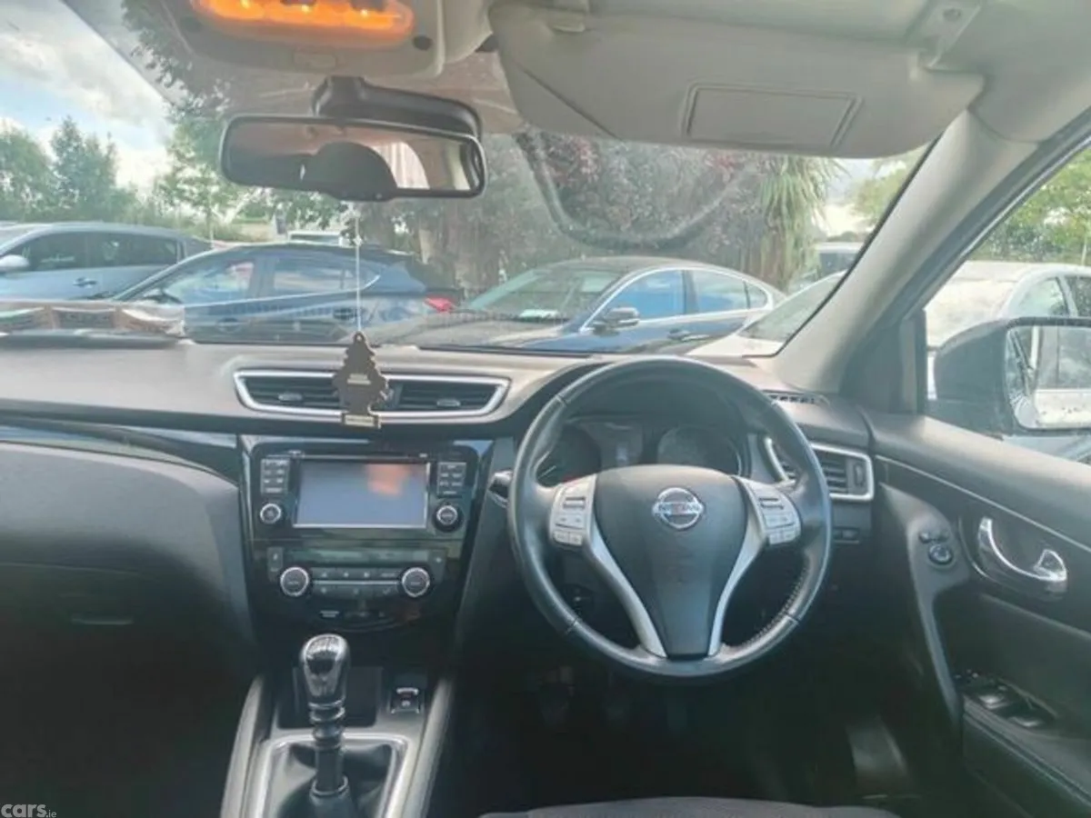 Nissan Qashqai SUV, Diesel, 2016, Silver