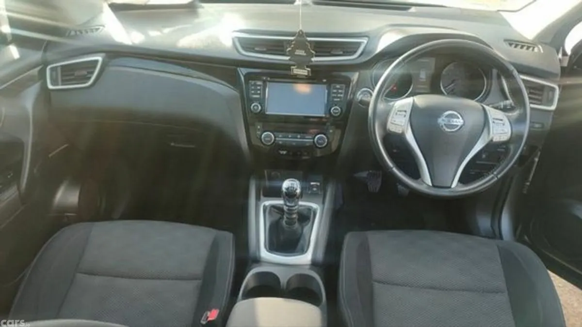 Nissan Qashqai SUV, Diesel, 2016, Silver
