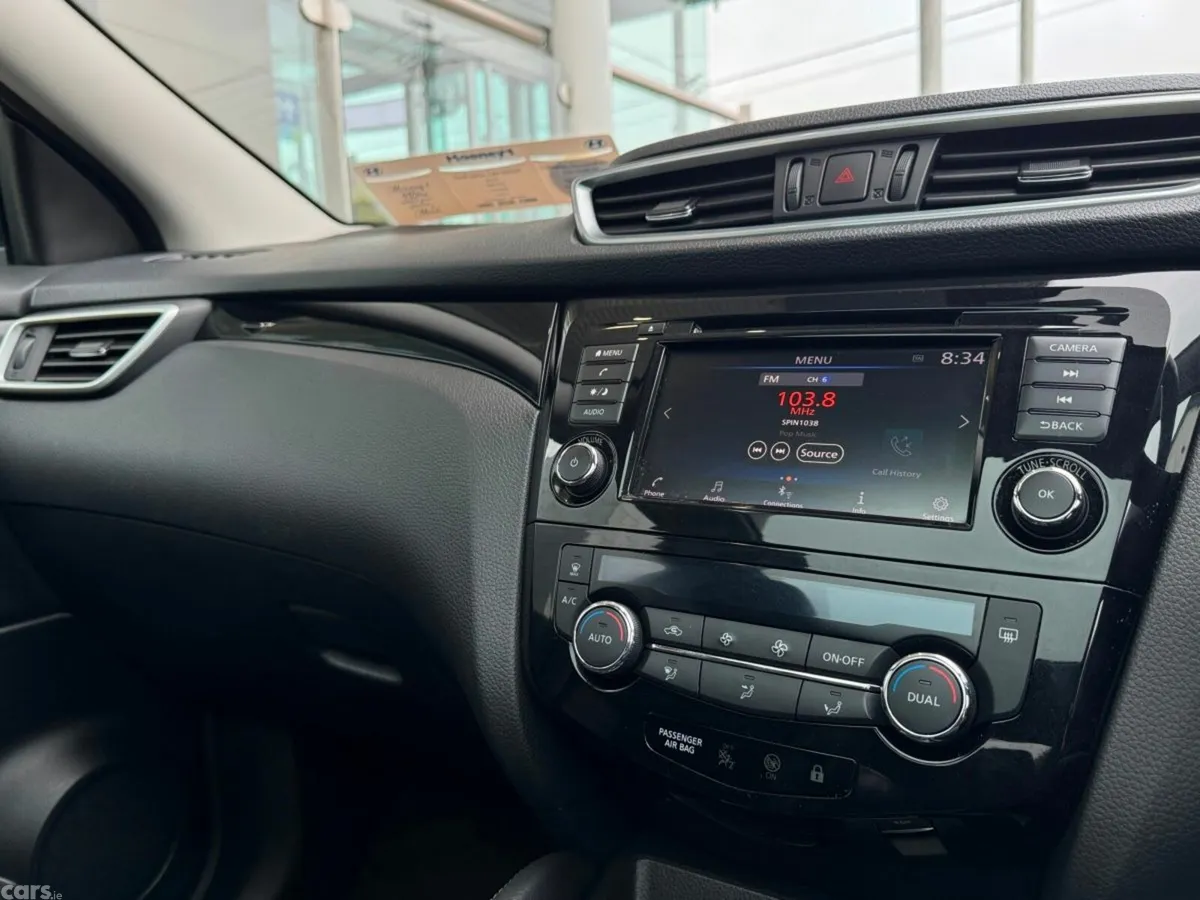 Nissan Qashqai MPV, Petrol, 2021, Red