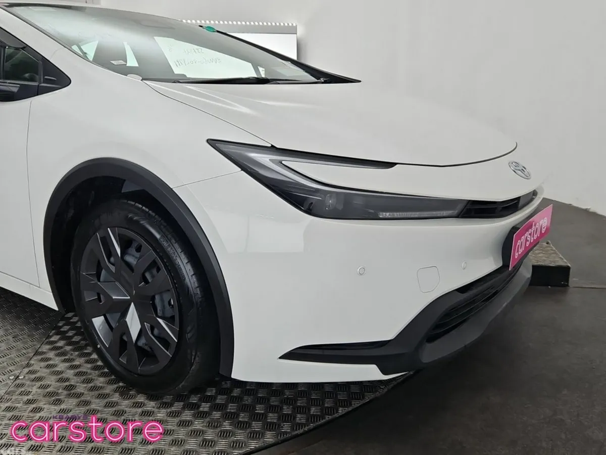 Toyota Prius Hatchback, Petrol Hybrid, 2024, White