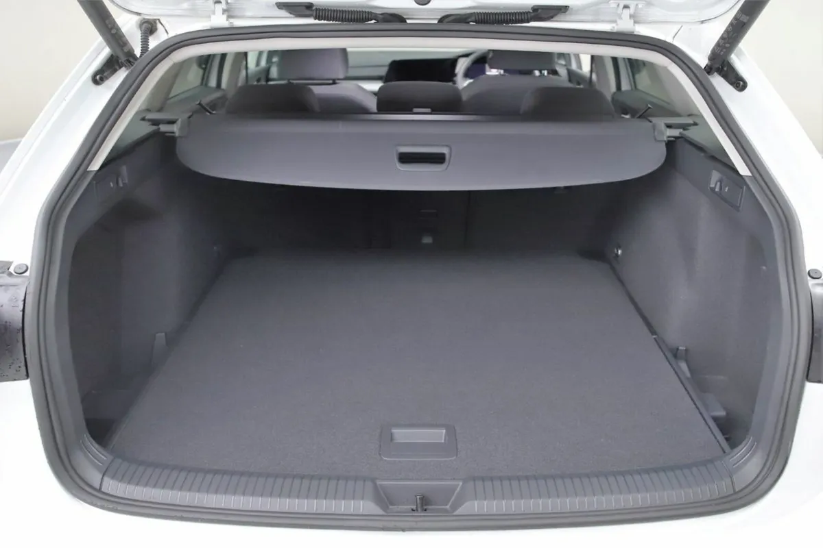 Volkswagen Golf Estate, Petrol Hybrid, 2022, White