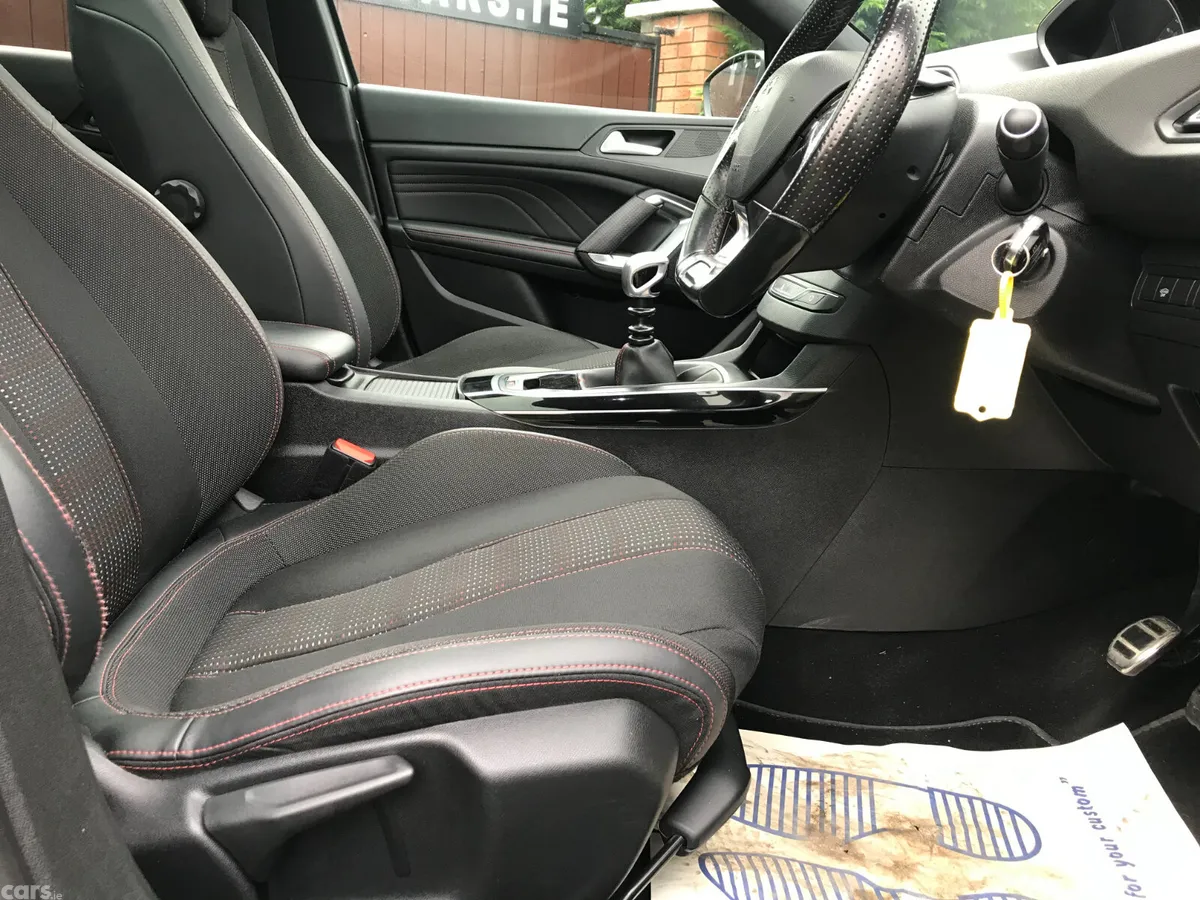 Peugeot 308 Hatchback, Petrol, 2019, Grey