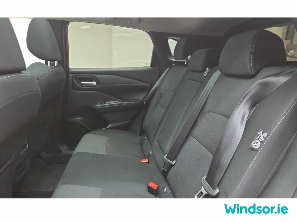 Nissan Qashqai MPV, Petrol Hybrid, 2024, Red