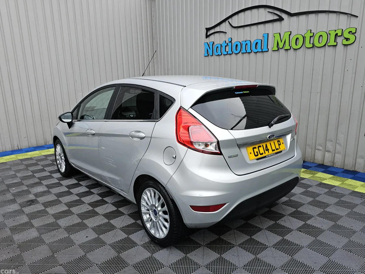 Ford Fiesta Hatchback, Petrol, 2014, Silver