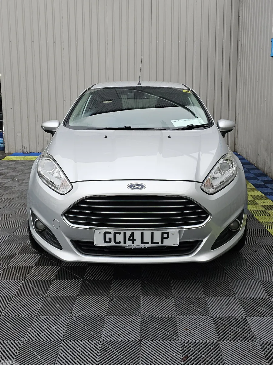 Ford Fiesta Hatchback, Petrol, 2014, Silver