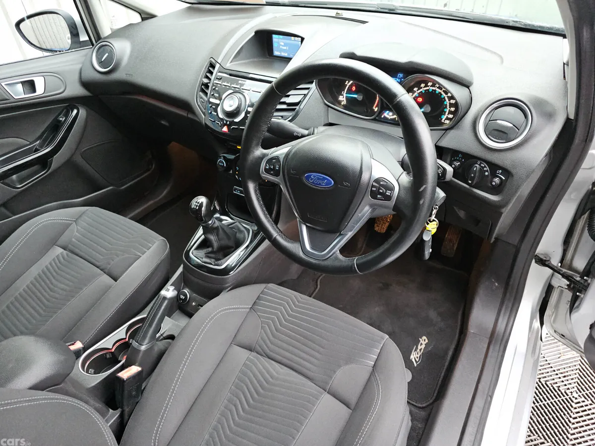 Ford Fiesta Hatchback, Petrol, 2014, Silver