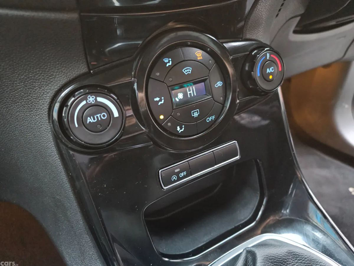 Ford Fiesta Hatchback, Petrol, 2014, Silver