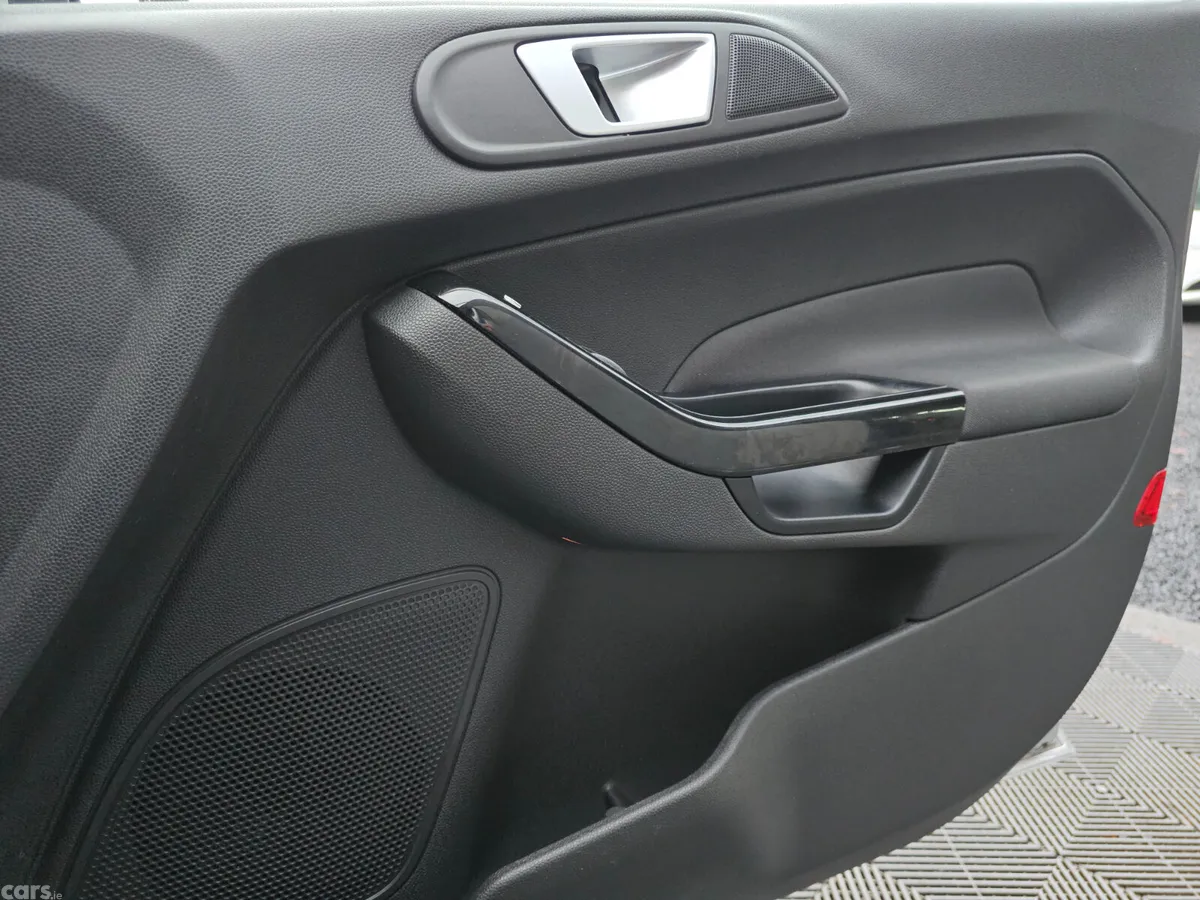 Ford Fiesta Hatchback, Petrol, 2014, Silver