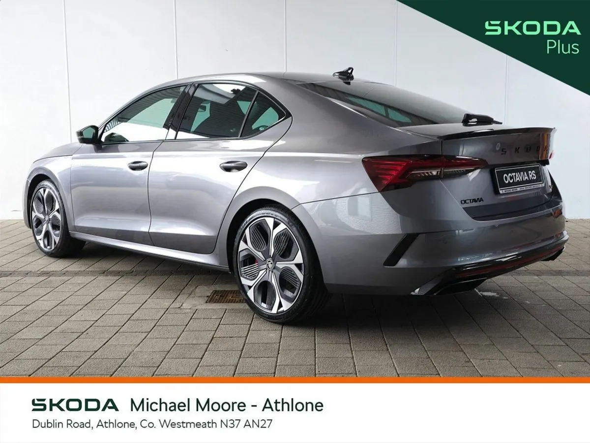 Skoda Octavia Saloon, Petrol, 2027, Grey