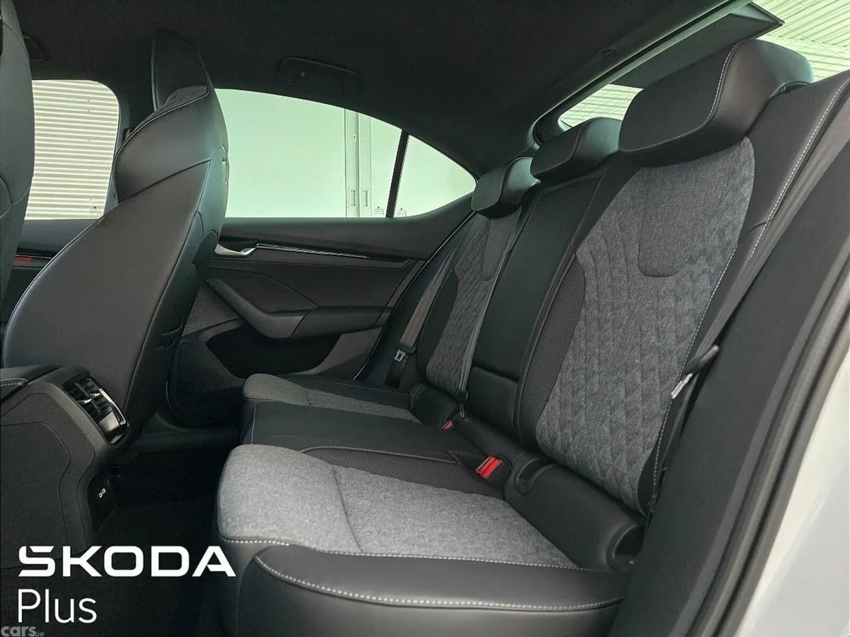 Skoda Octavia Saloon, Diesel, 2027, White
