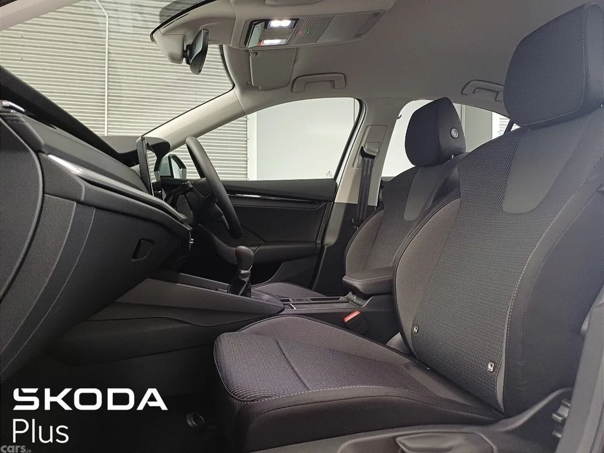 Skoda Octavia Saloon, Diesel, 2027, Silver