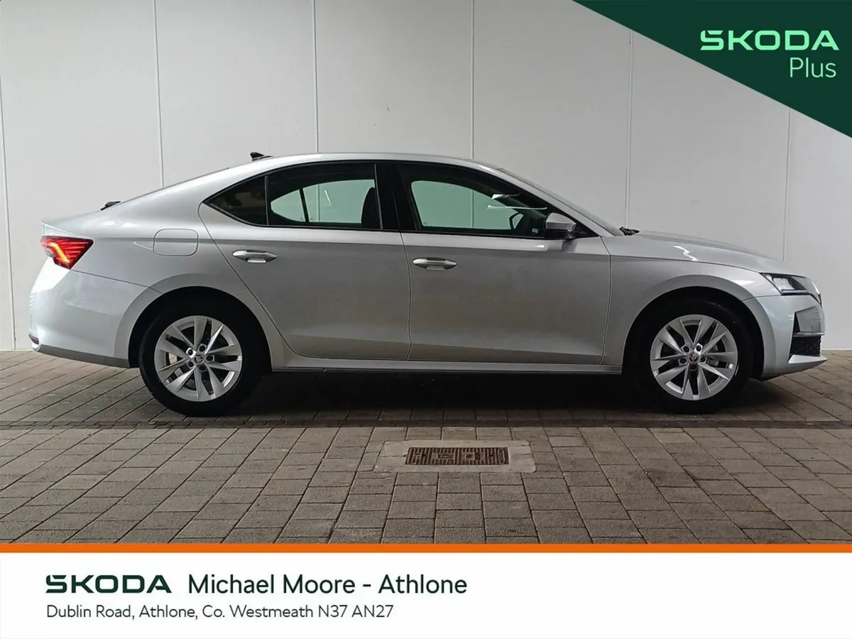 Skoda Octavia Saloon, Diesel, 2027, Silver