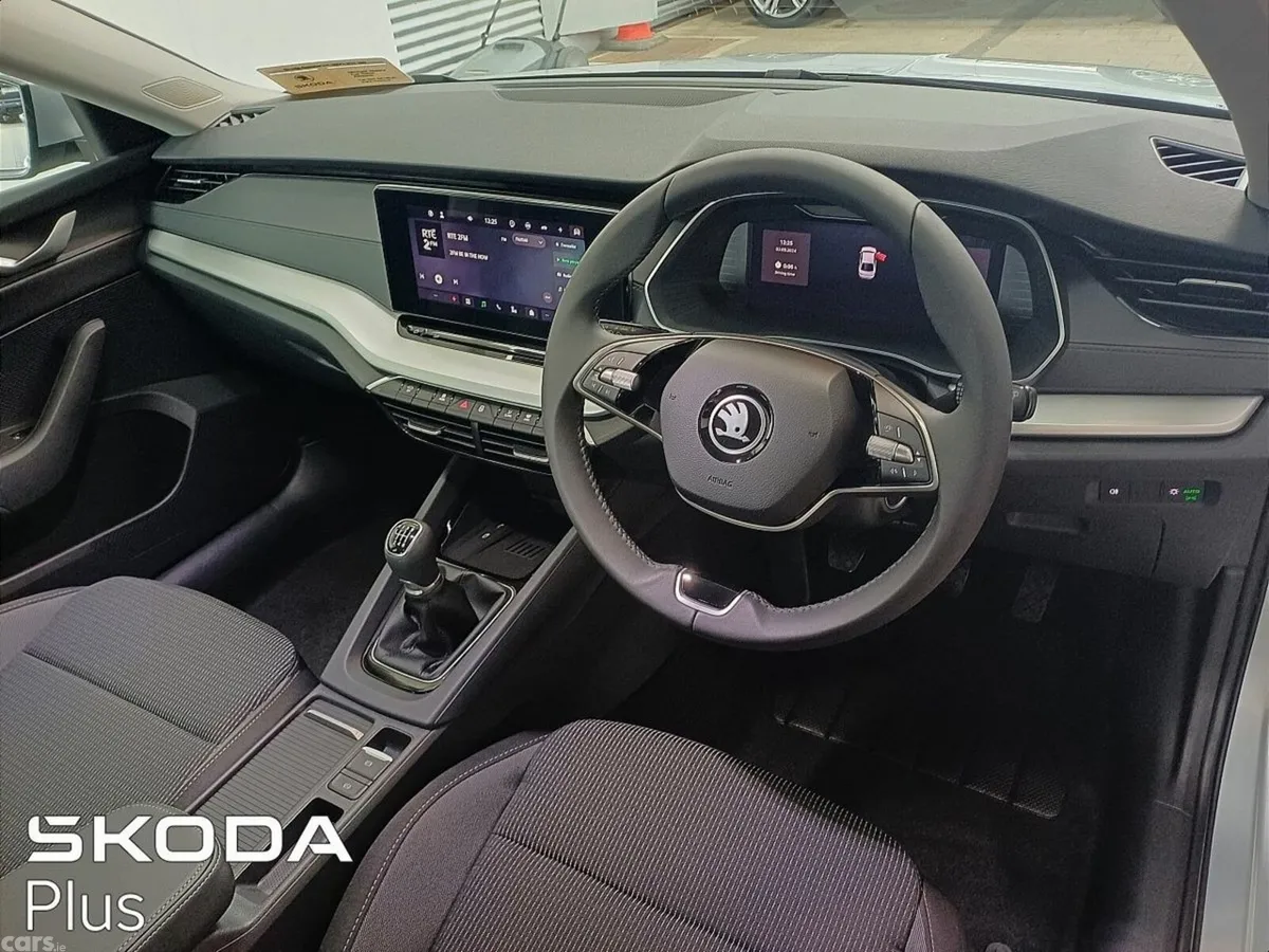 Skoda Octavia Saloon, Diesel, 2027, Silver