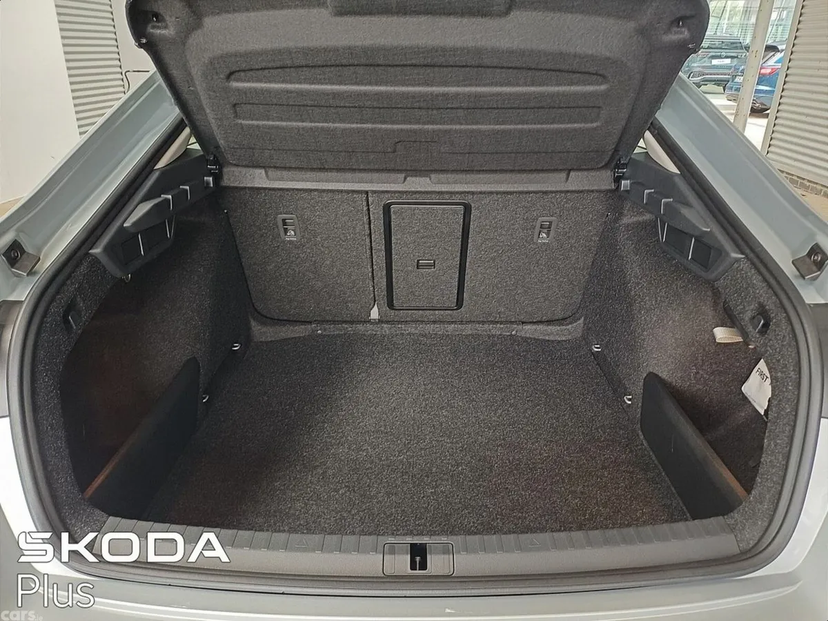 Skoda Octavia Saloon, Diesel, 2027, Silver