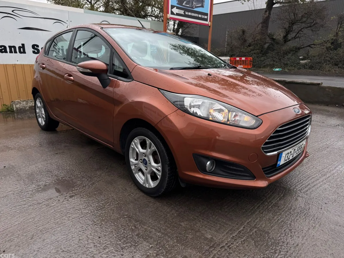 Ford Fiesta Hatchback, Petrol, 2013, Gold