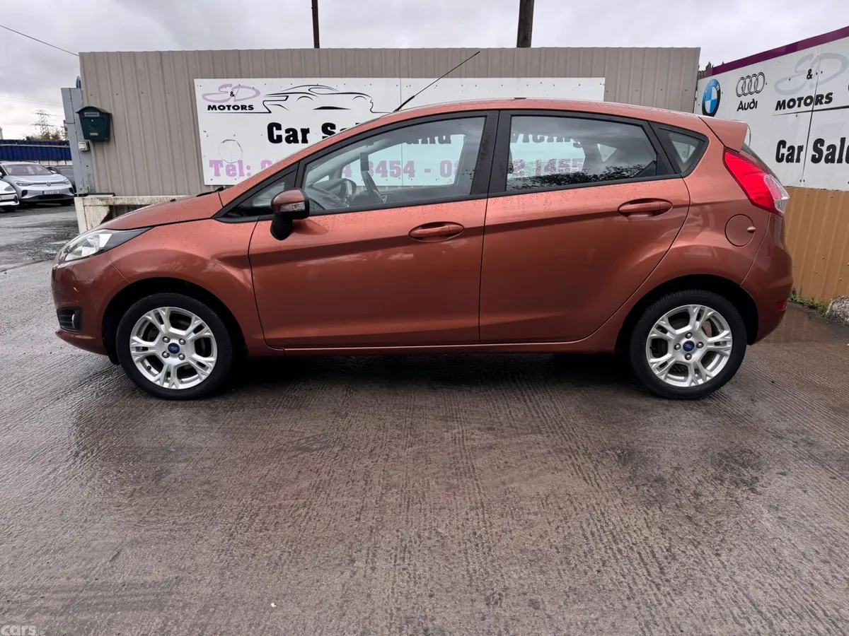 Ford Fiesta Hatchback, Petrol, 2013, Gold