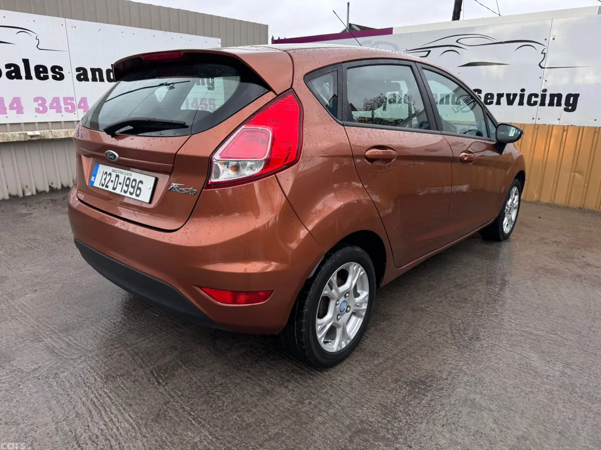 Ford Fiesta Hatchback, Petrol, 2013, Gold