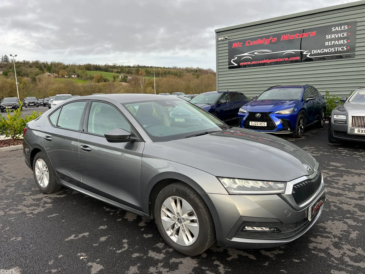 Skoda Octavia Hatchback, Diesel, 2022, Grey