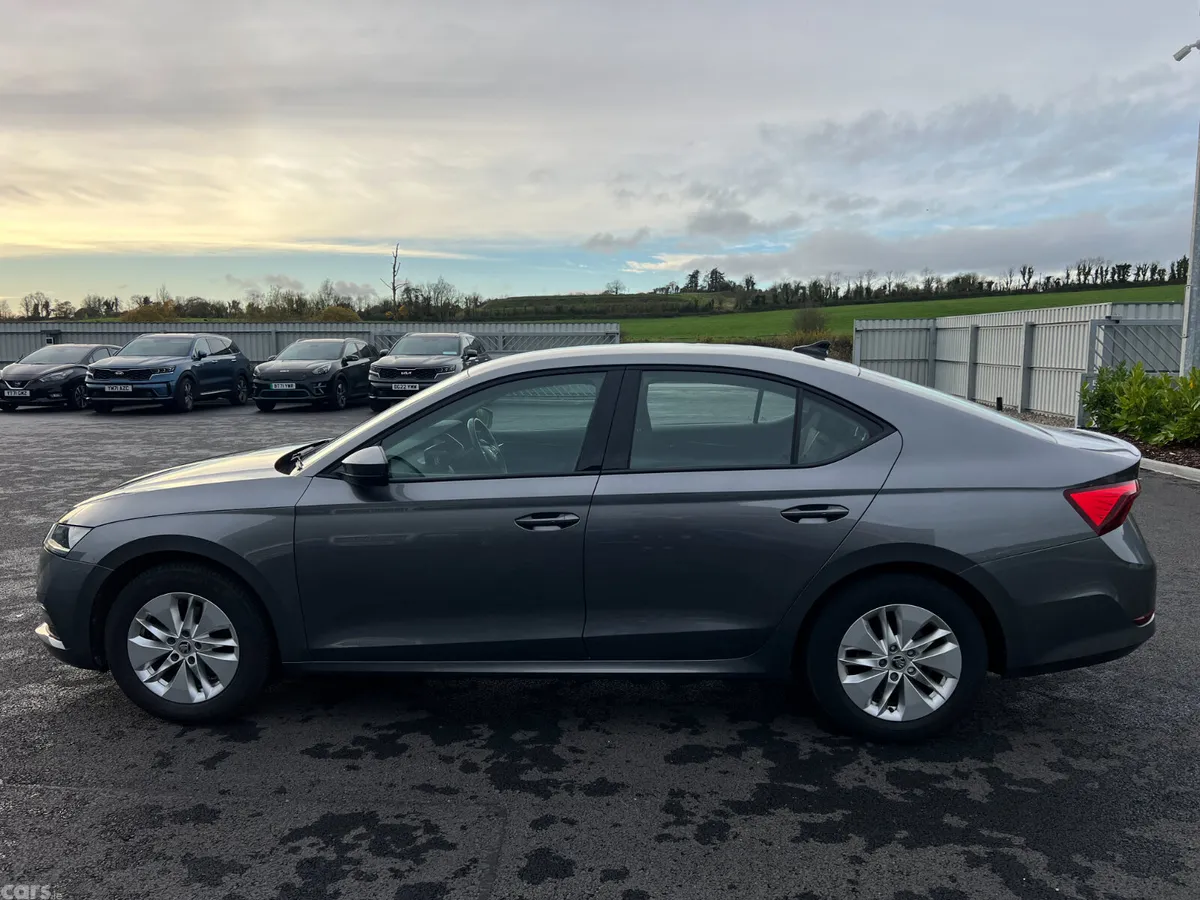 Skoda Octavia Hatchback, Diesel, 2022, Grey