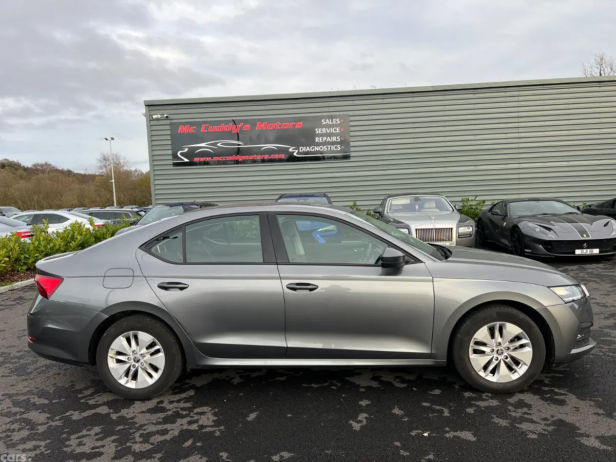 Skoda Octavia Hatchback, Diesel, 2022, Grey