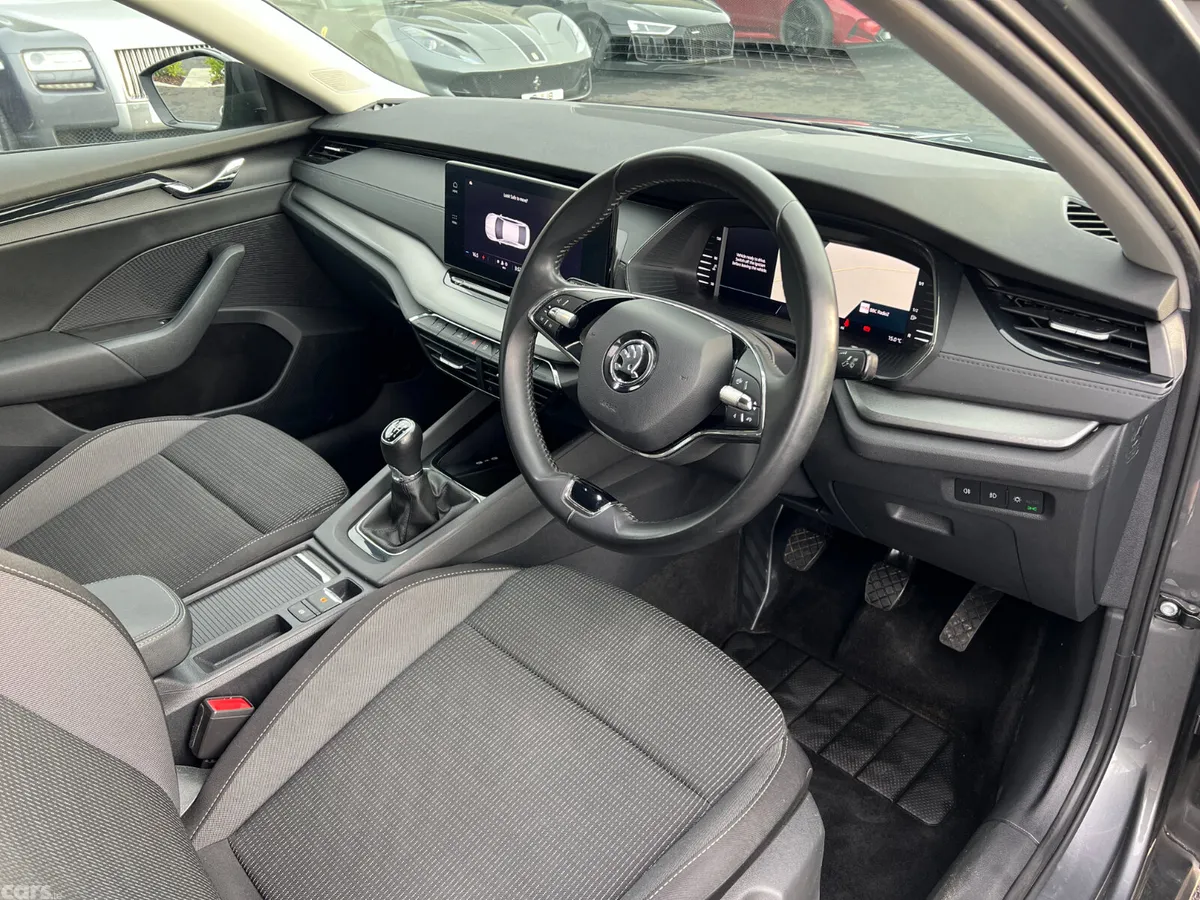 Skoda Octavia Hatchback, Diesel, 2022, Grey