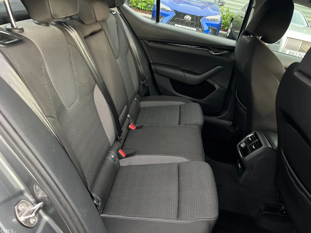 Skoda Octavia Hatchback, Diesel, 2022, Grey