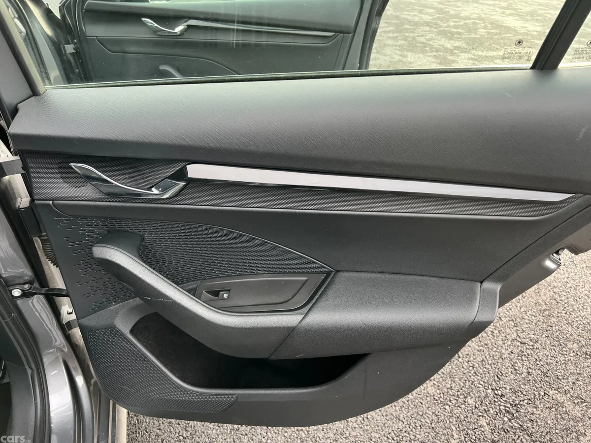 Skoda Octavia Hatchback, Diesel, 2022, Grey