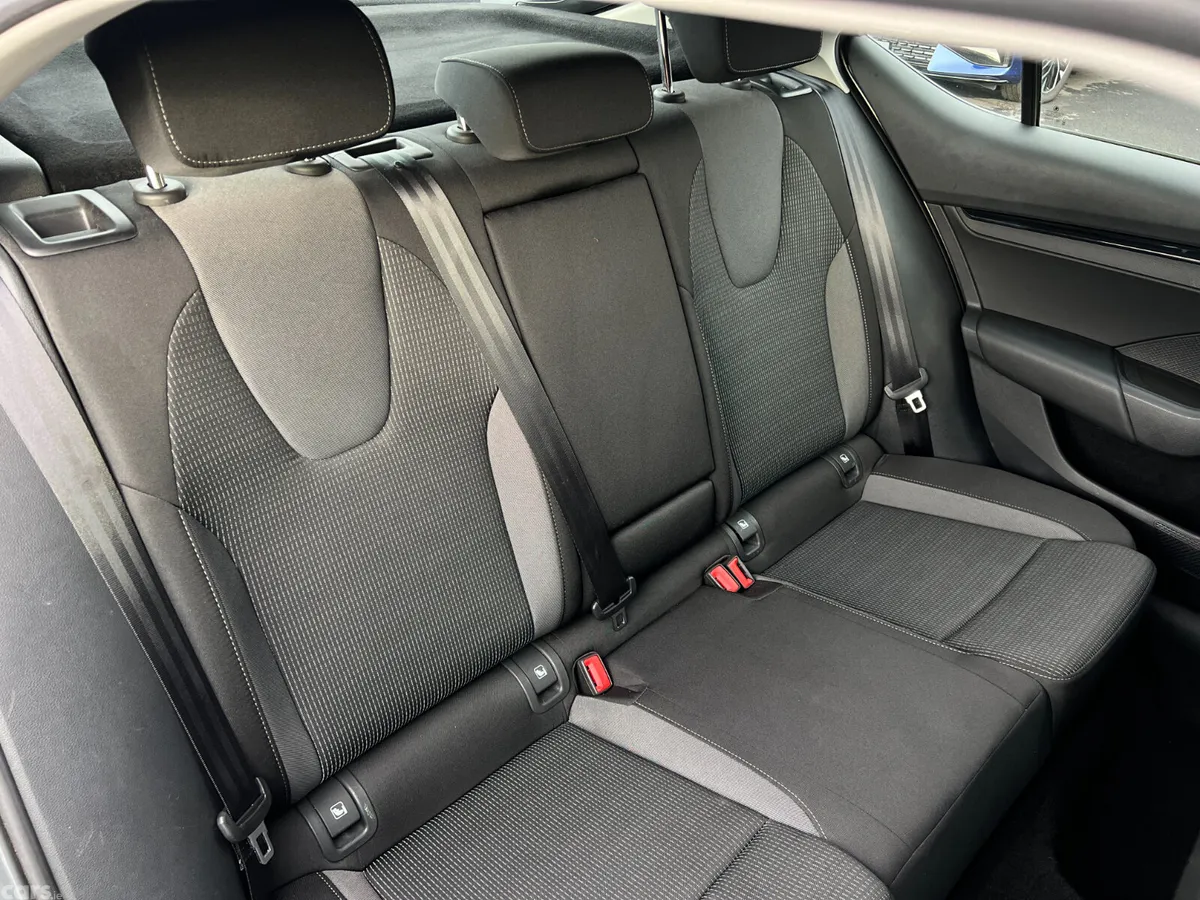 Skoda Octavia Hatchback, Diesel, 2022, Grey